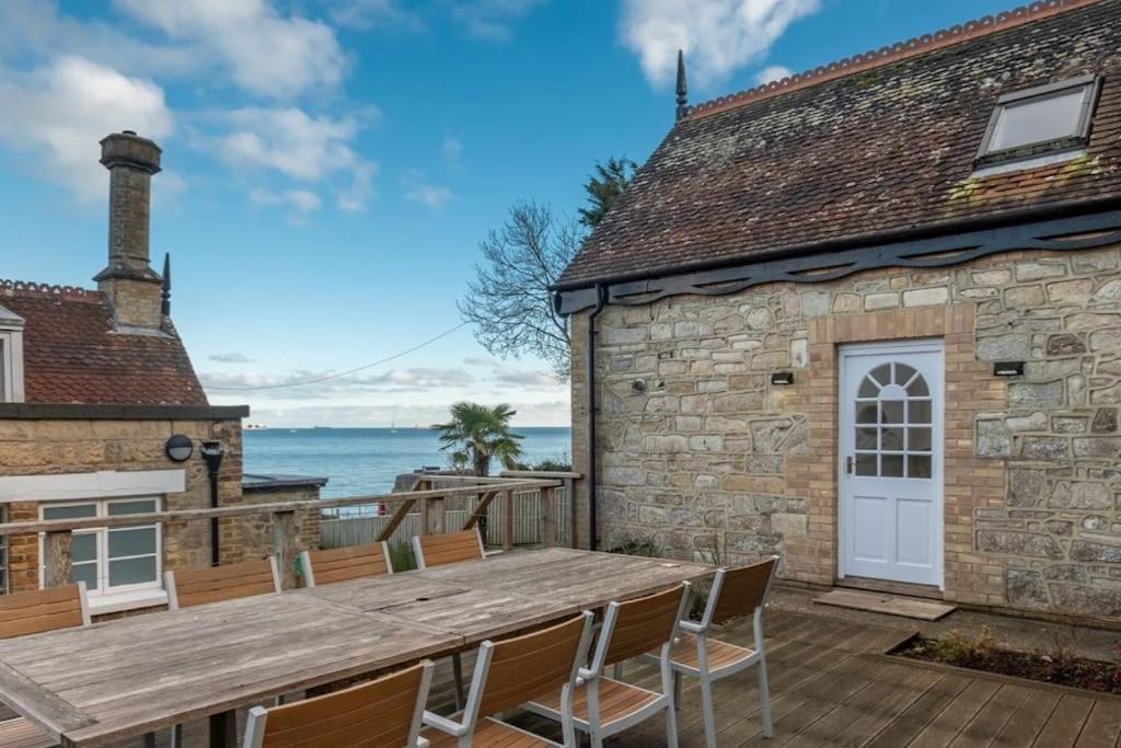 The Old Boat House, Seaview - Seafront Three Bedroom Cottage With Separate Two Bedroom Annexe Zewnętrze zdjęcie